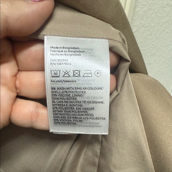 H&M Classic Tan Women's Blazer size medium - Picture 3 of 3